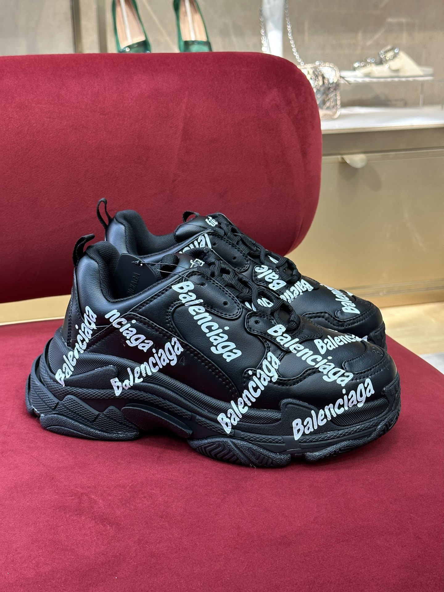 Ba*len*cia*ga sneaker