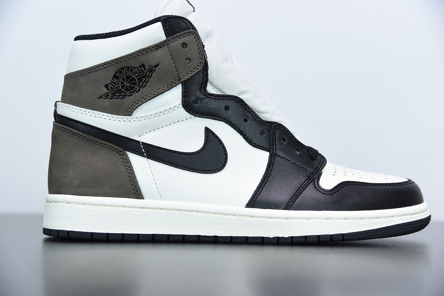 AIR JORDAN 1 HIGH OG “DARK MOCHA” 555088-105