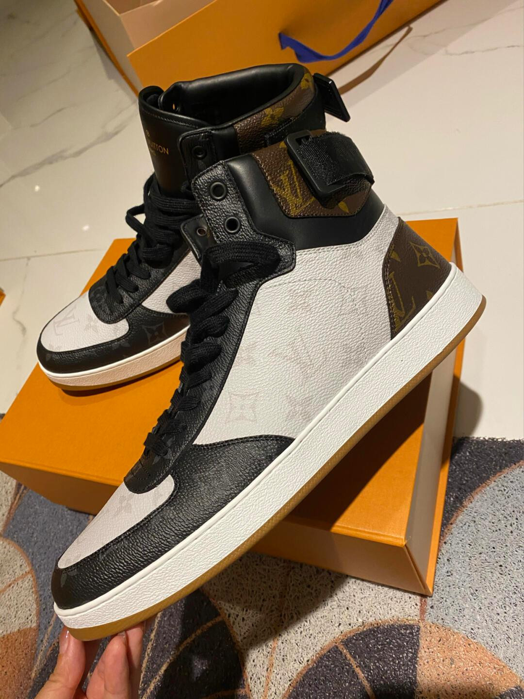 l0*is V*t0n boombox sports boots