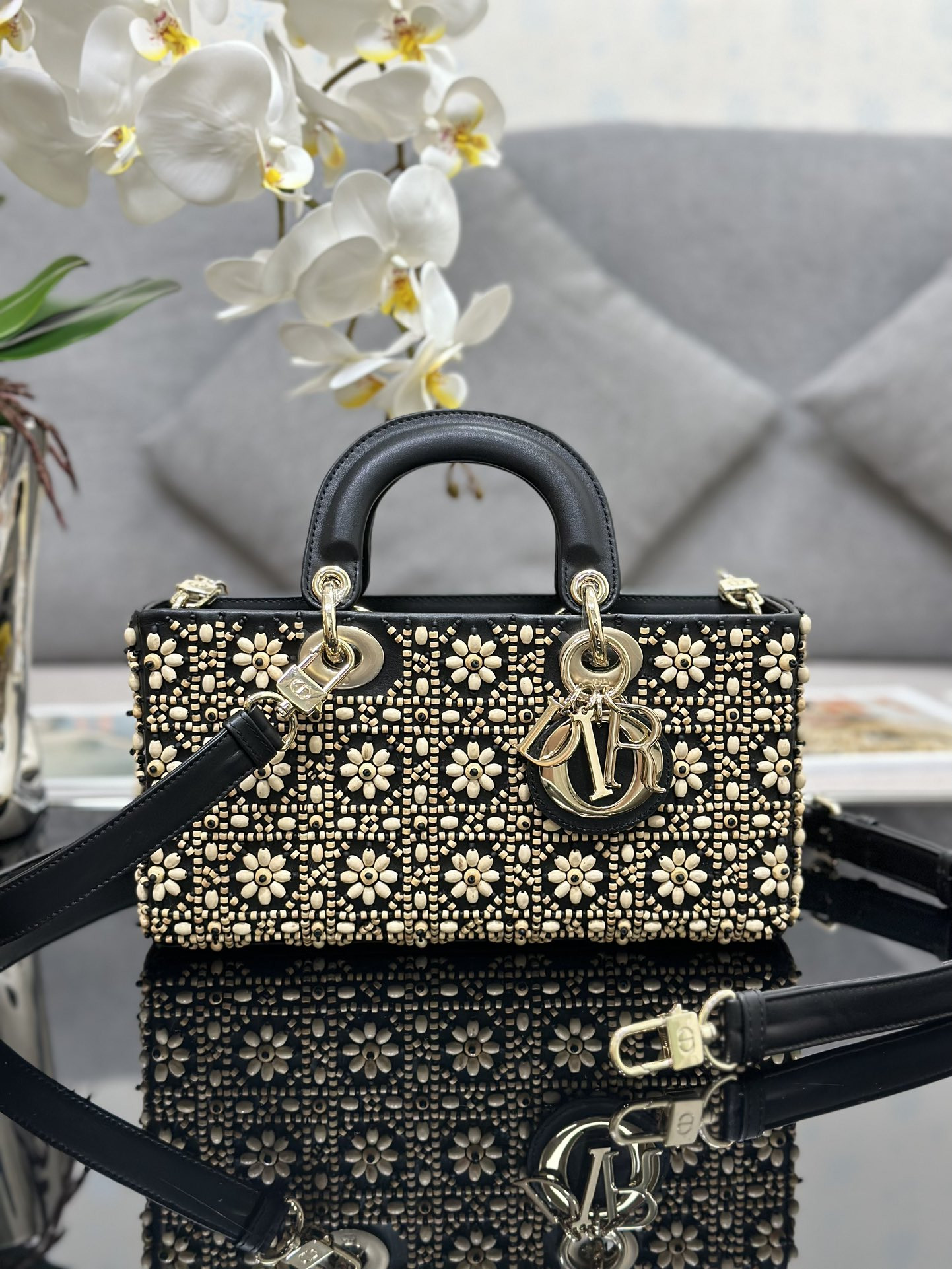 lady D*or handle bag-26 x 13.5 x 5cm