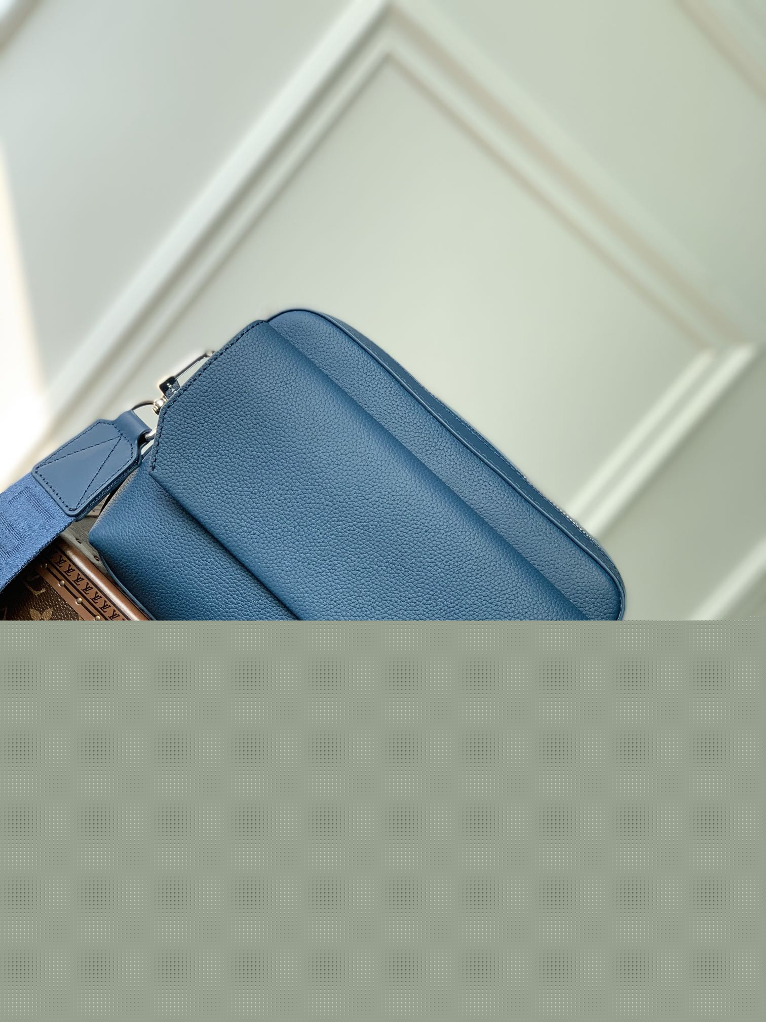 l0*is V*t0n fastline messenger bag-23.5 x 18 x 7cm