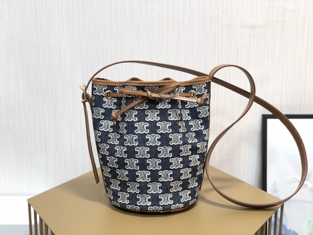 Celin Cabas Triomphe Bucket14X 21 X 14CM