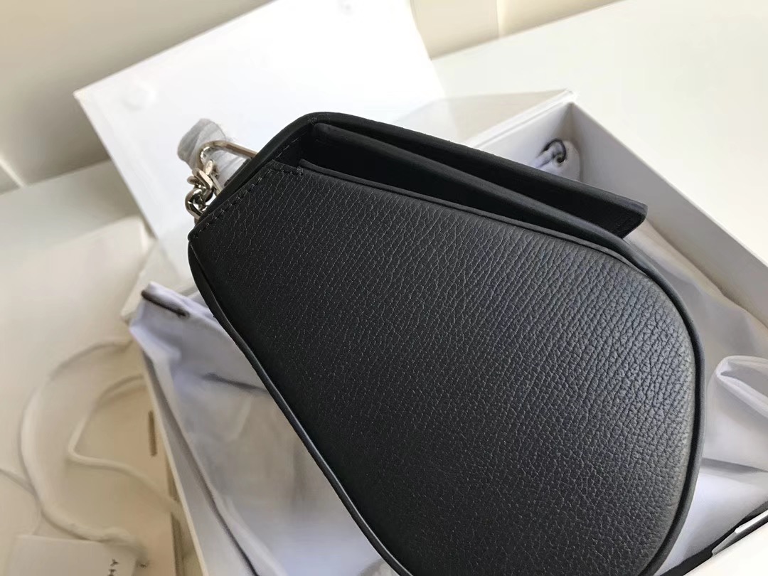 g1uenchy P*nd0ra bag-18cm