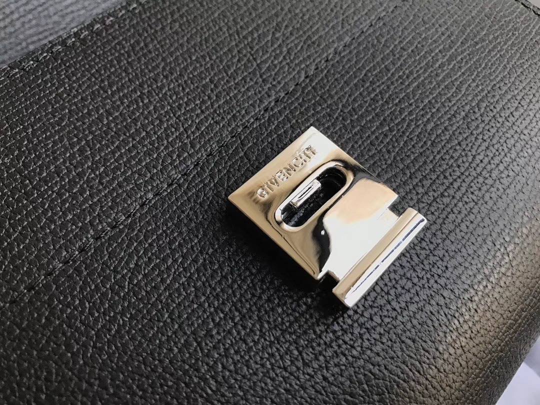 g1uenchy P*nd0ra bag-18cm