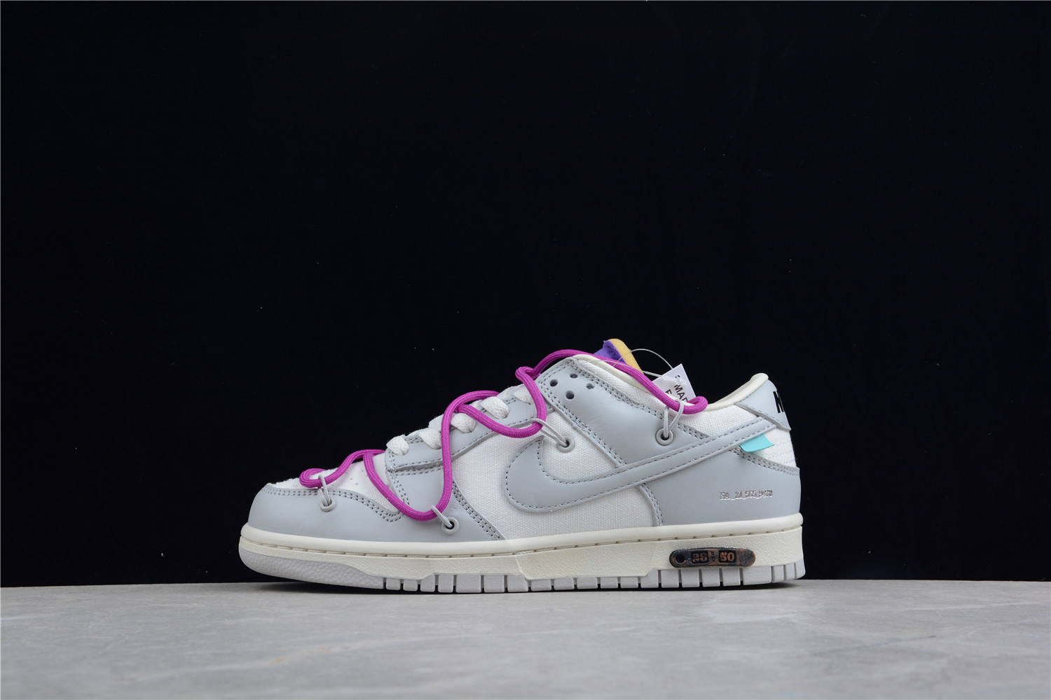 Nike SB Dunk OFF-WHITE DM1602-111