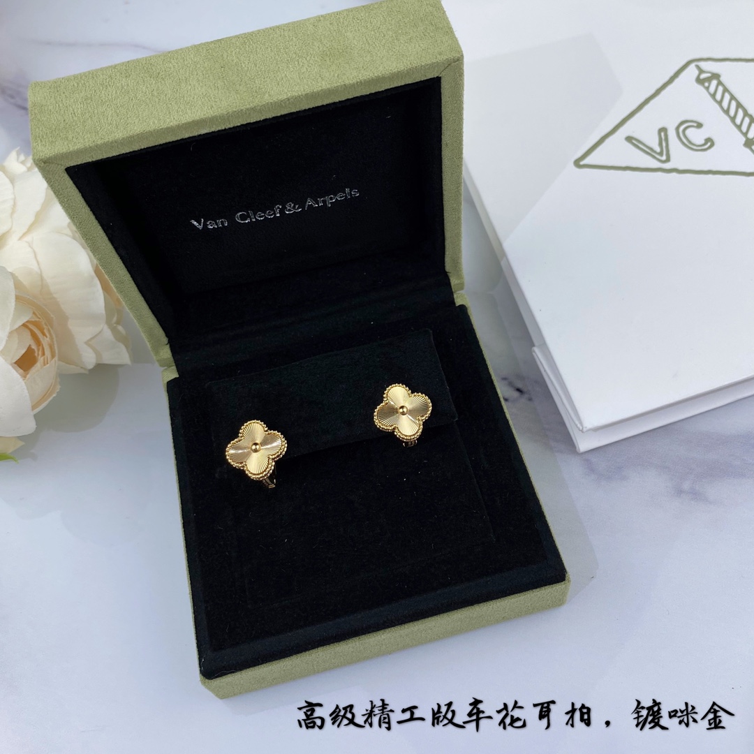 VCA Earring