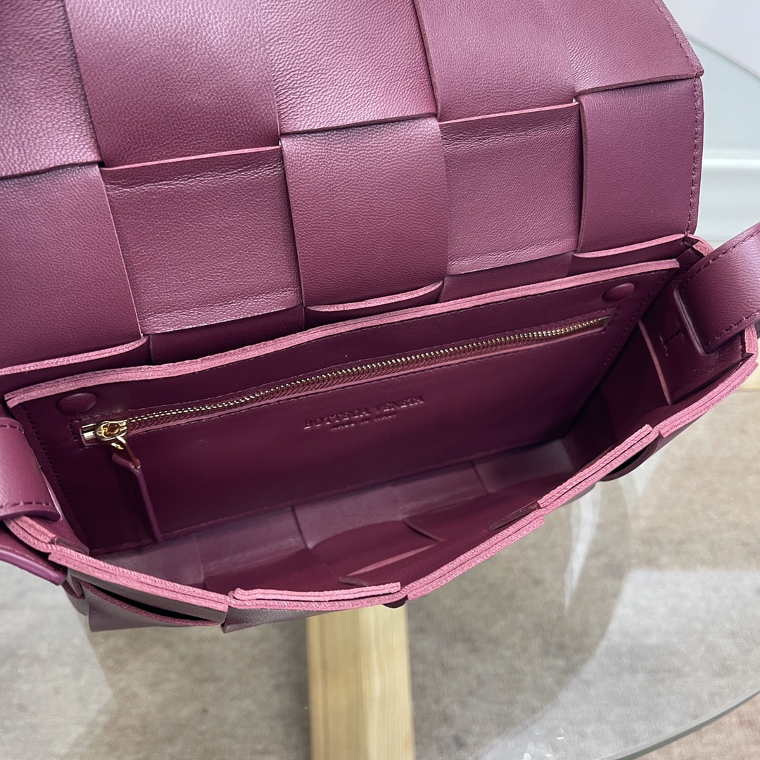 bo*te*ga Ve*ne*ta crossbody bag-23*15*6cm