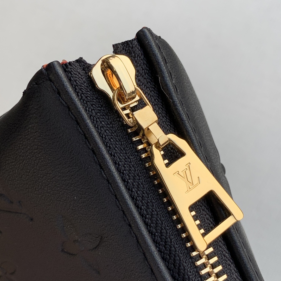 l0*is V*t0n coussin bb bag-20*16*12 cm