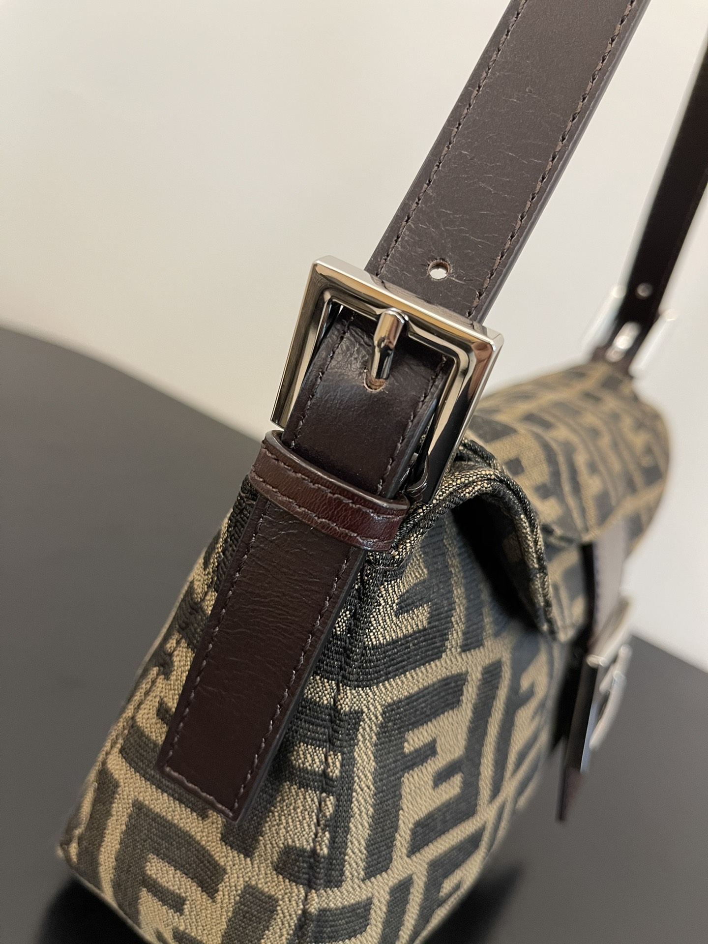 F**di vintage handbags-26x13x8cm