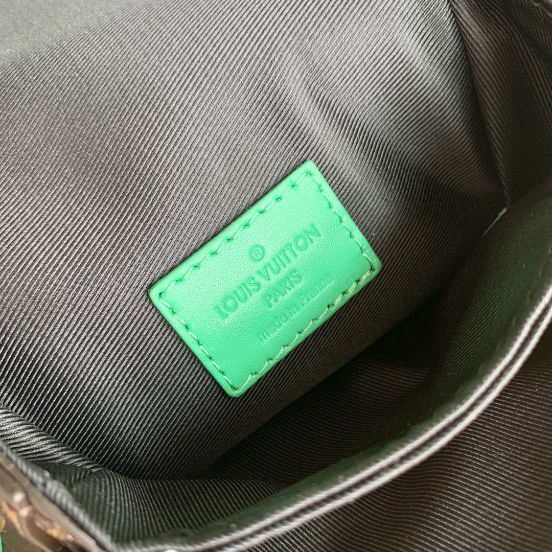 l0*is V*t0n s-lock vertical wearable handbag-12*19*7cm