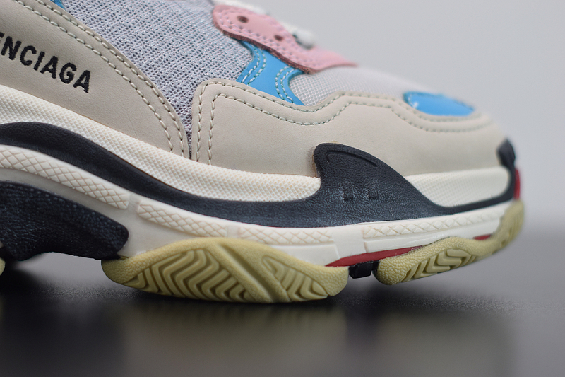 Ba*len*cia*ga triple s