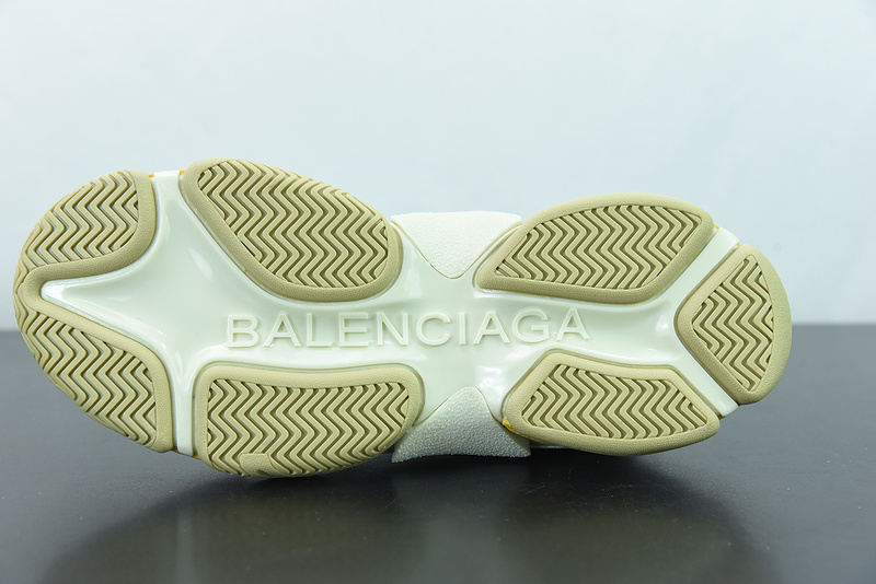 Ba*len*cia*ga triple s