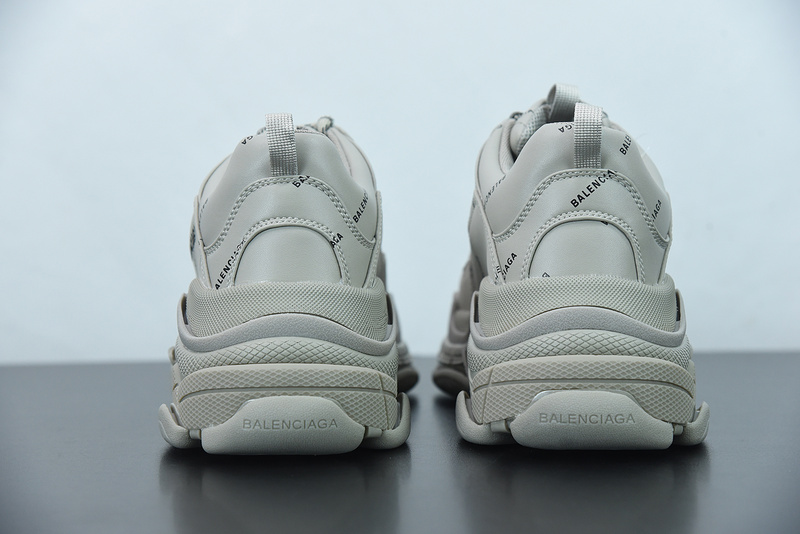 Ba*len*cia*ga triple s