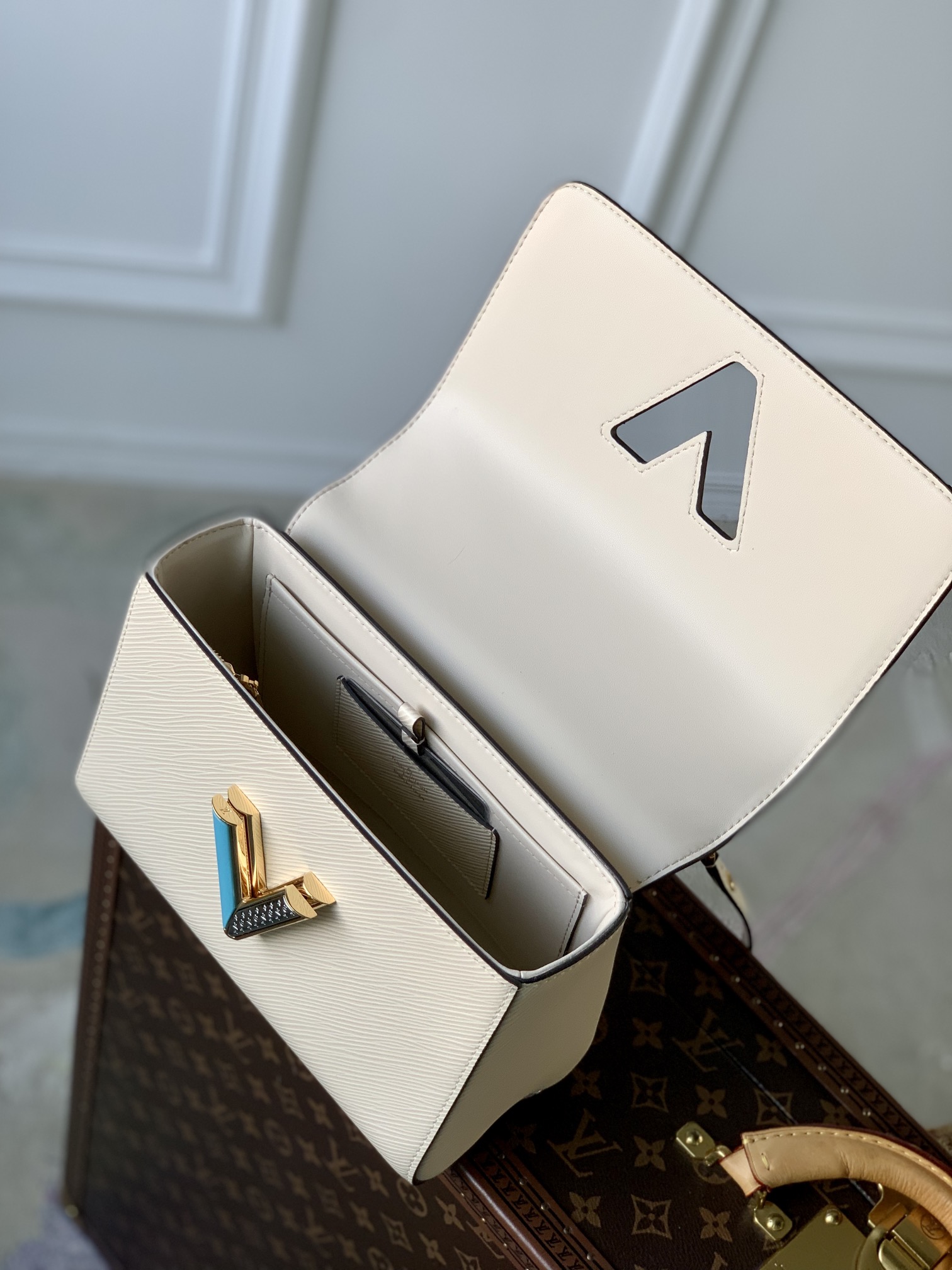 l0*is V*t0n twist mm-23*18*8cm