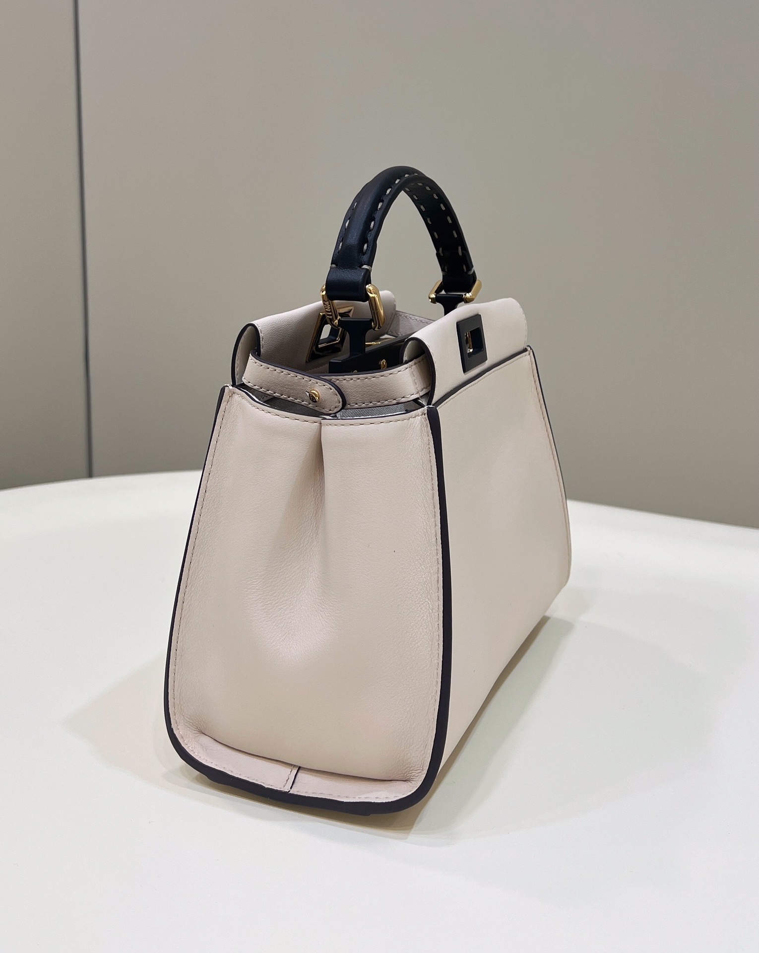 F**di peekabootote-24×7×19cm