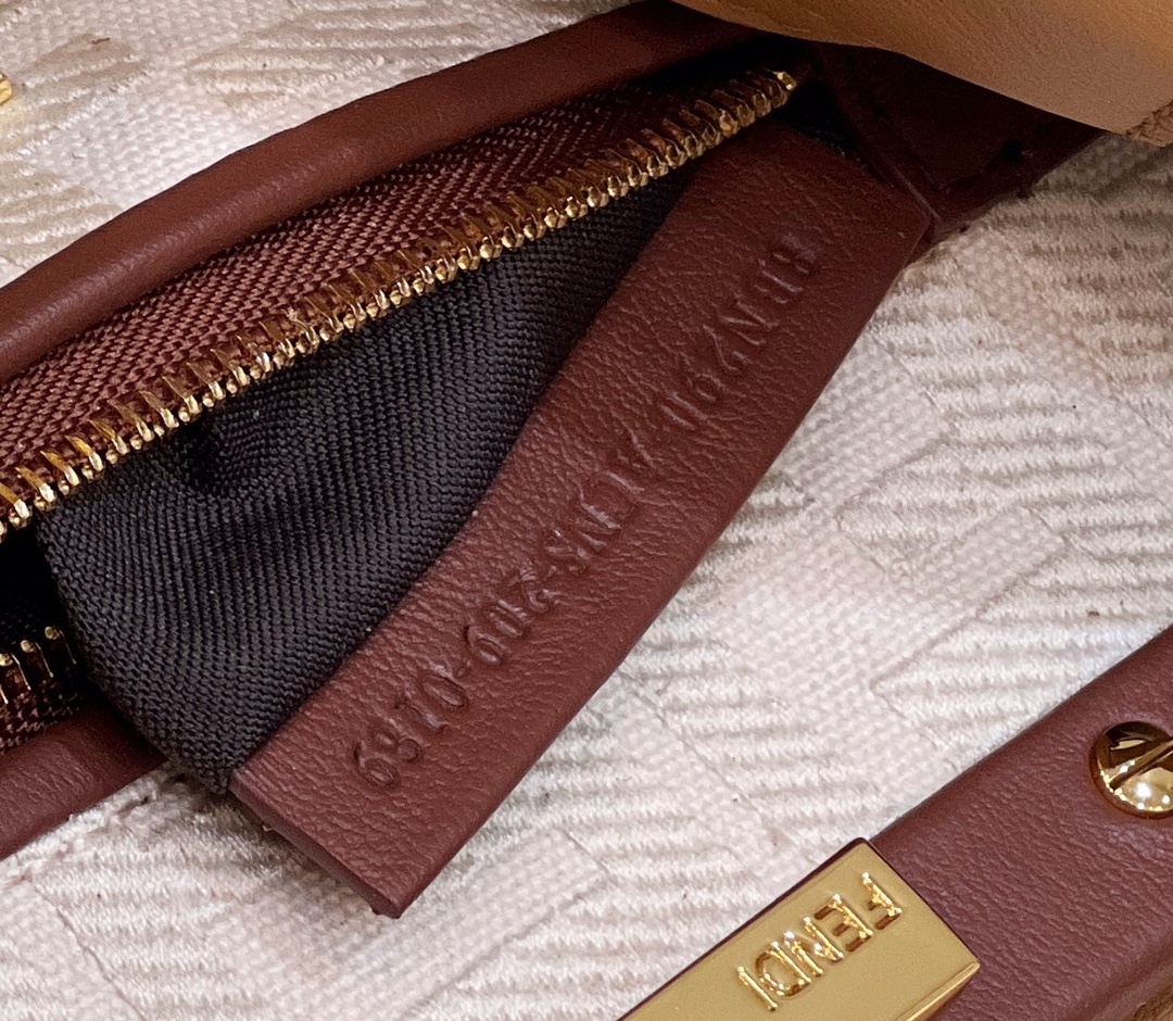 F**di peekabootote-24×7×19cm