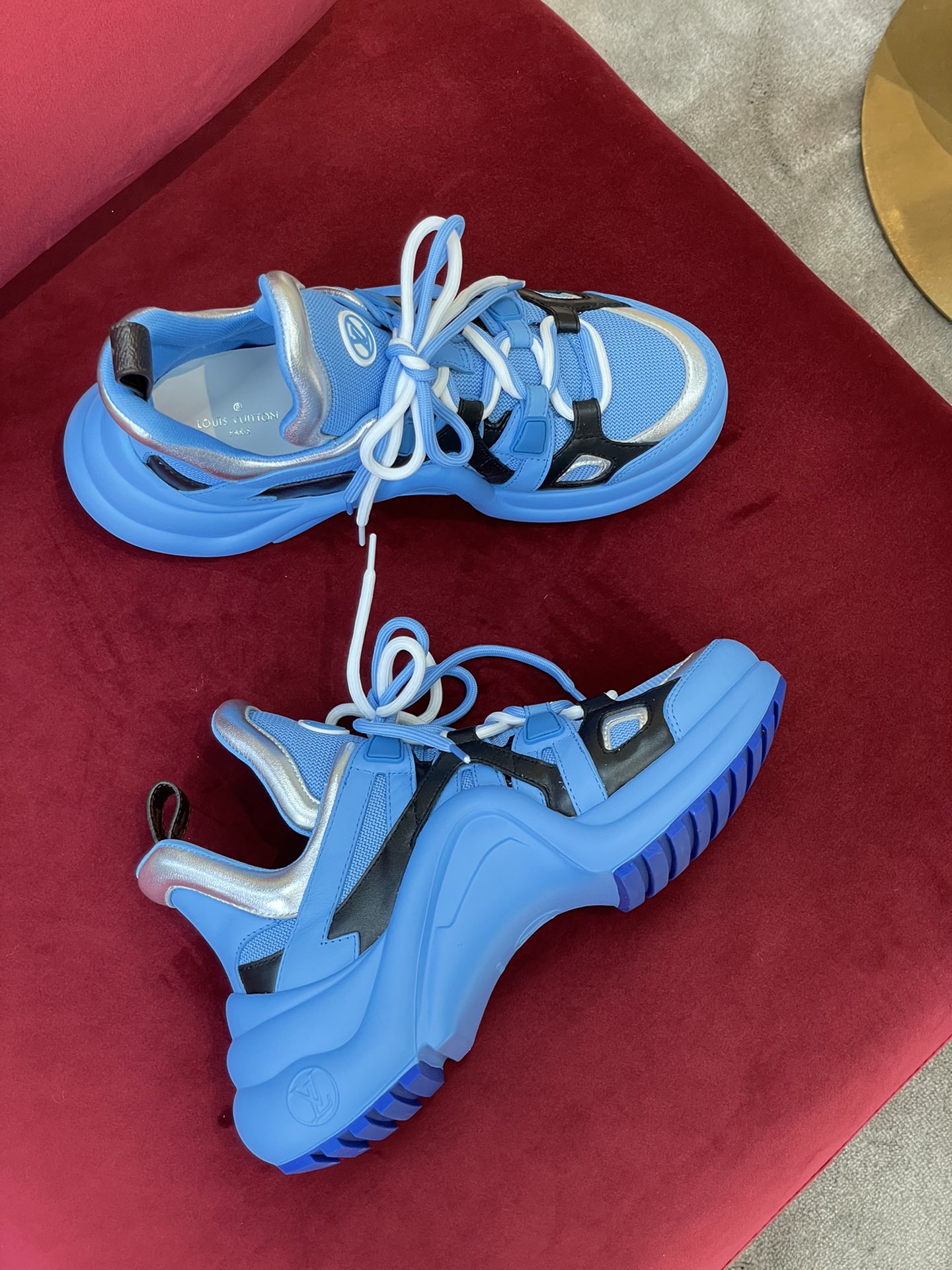 l0*is V*t0n archlight sneaker