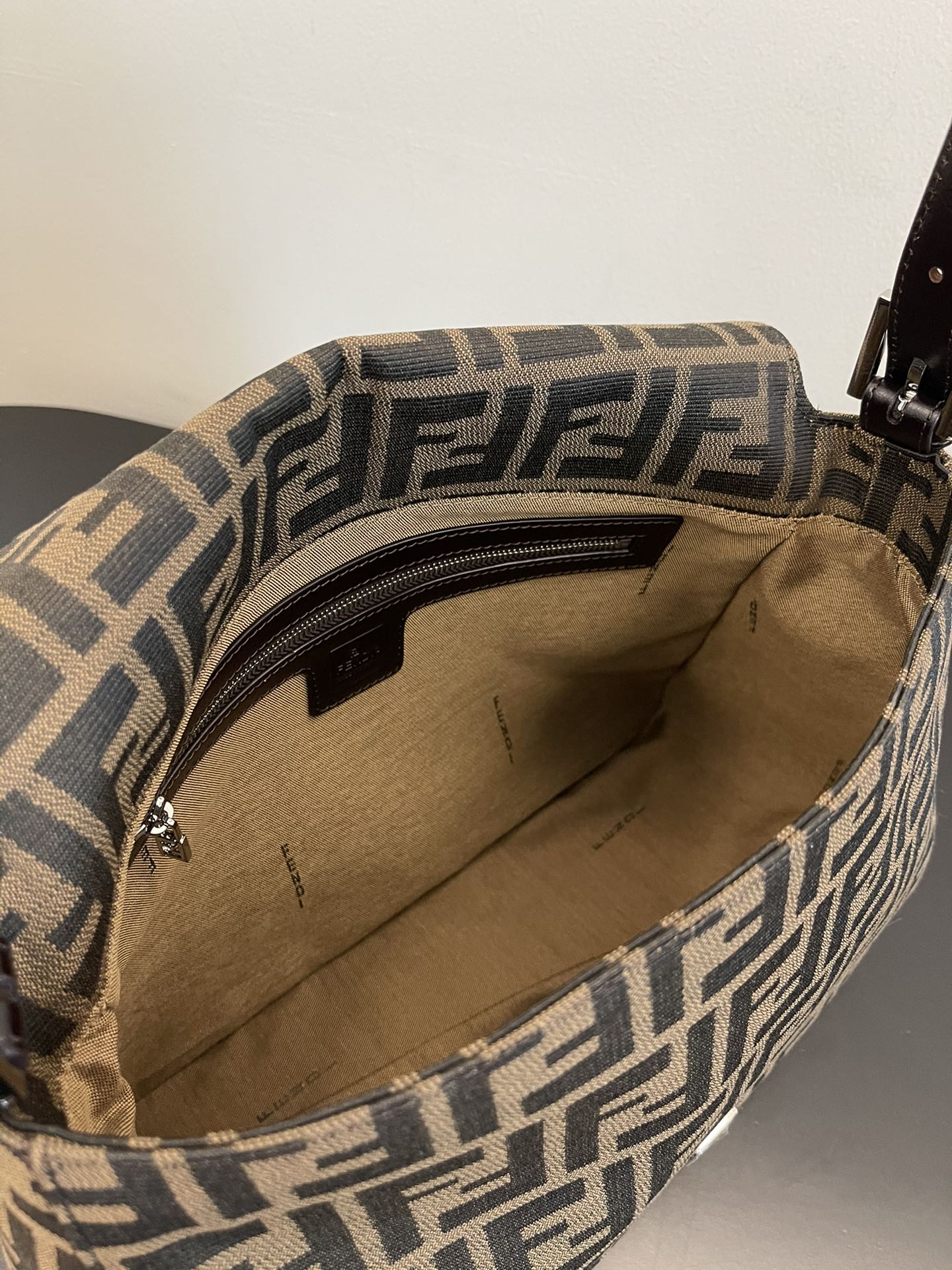 F**di large baguette bag-29x21x12cm