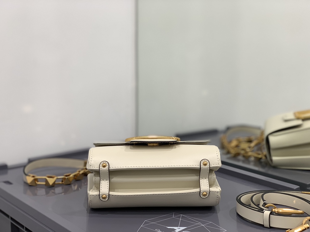 Va1e*ntin0 handbags-20*15*7cm