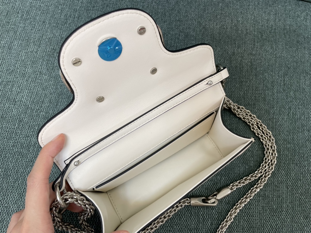 Va1e*ntin0 handbags-20*15*7cm