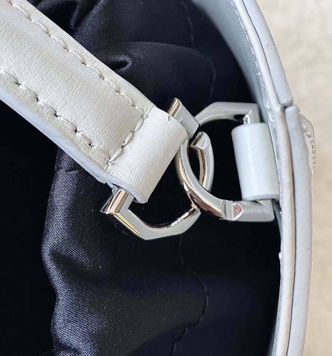 G1uenchy cutout bucket-16*11*11 cm