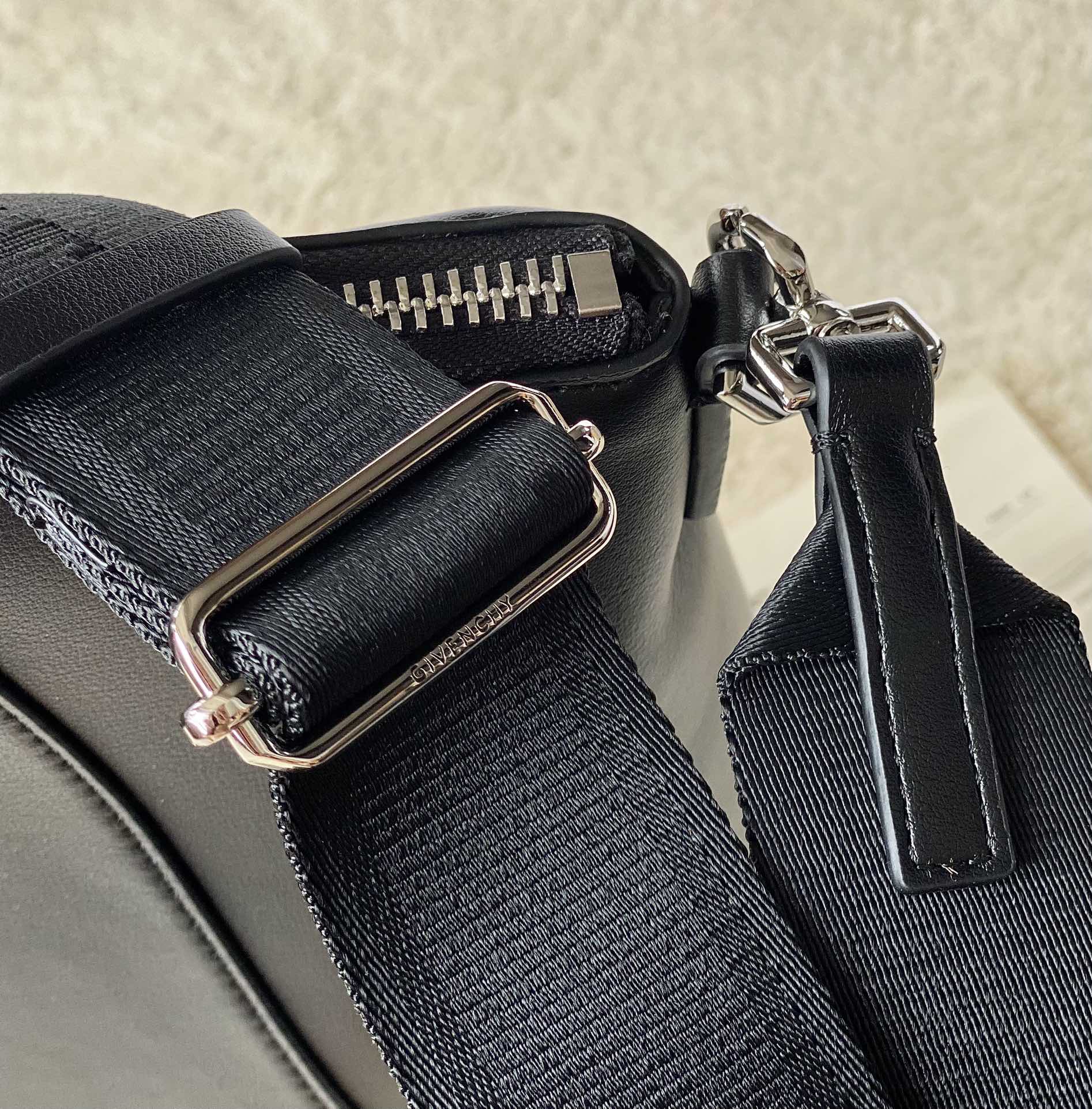 G1uenchy antigona sport -41*9*31cm