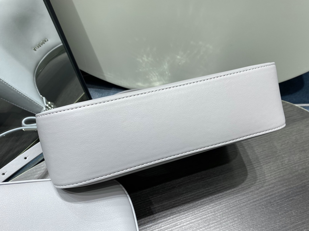 G1uenchy moon cut hobo-25x7x12cm