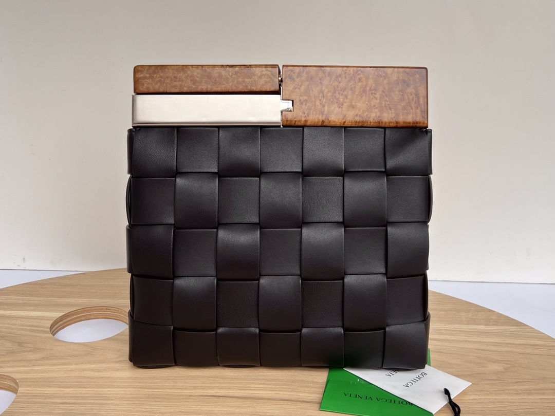 Bo*te*ga nappa pouch-28*26*5cm