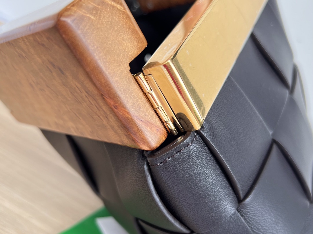 Bo*te*ga nappa pouch-28*26*5cm