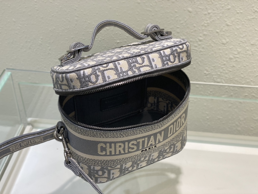 D*or cosmetic bag-18*.5*13*10.5cm