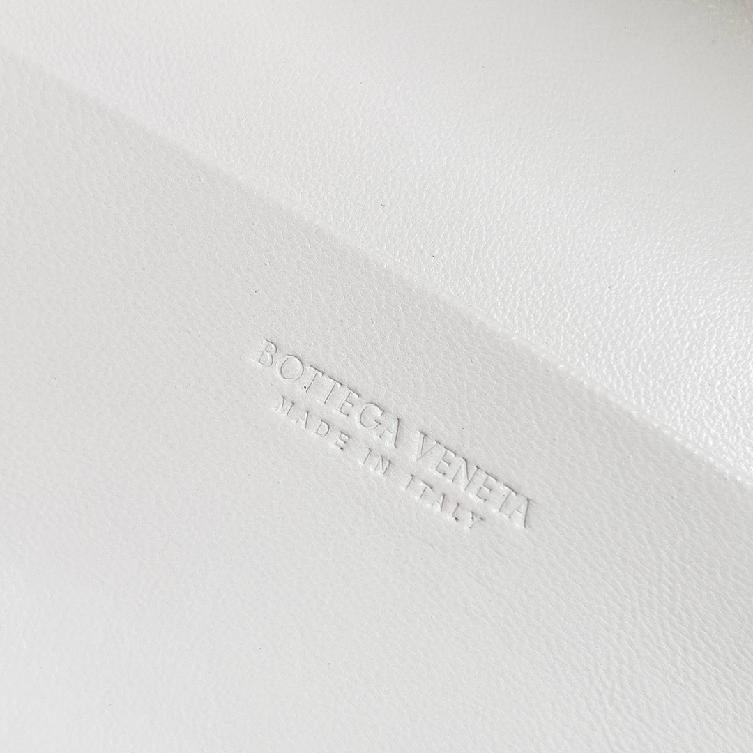 bo*te*ga Ve*ne*ta vanity case bag-22x12.5x5cm