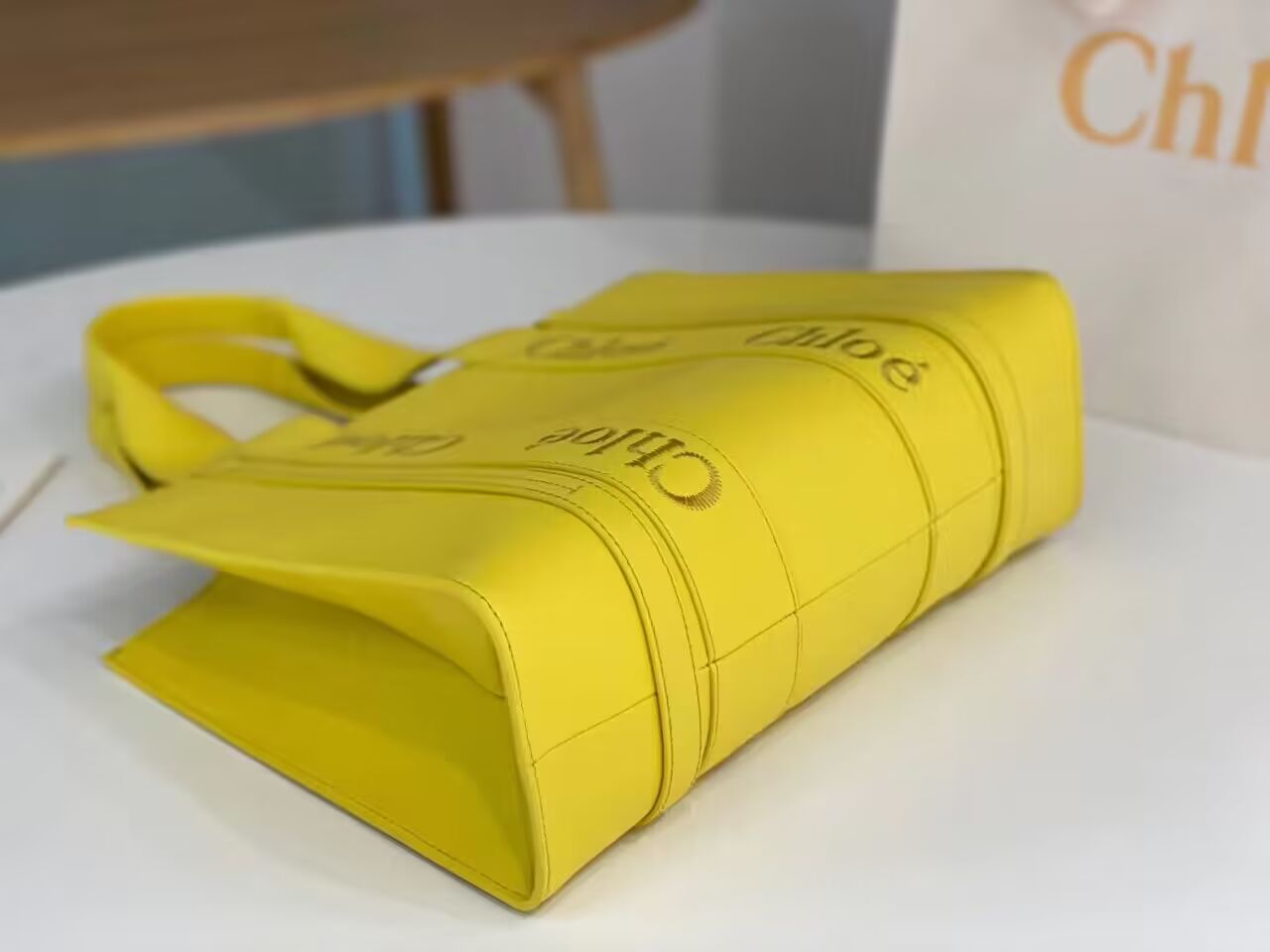 Ch10e woody tote bag