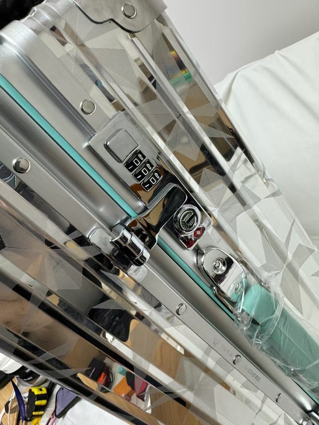 r1m0wa lU*gage-‭20inch