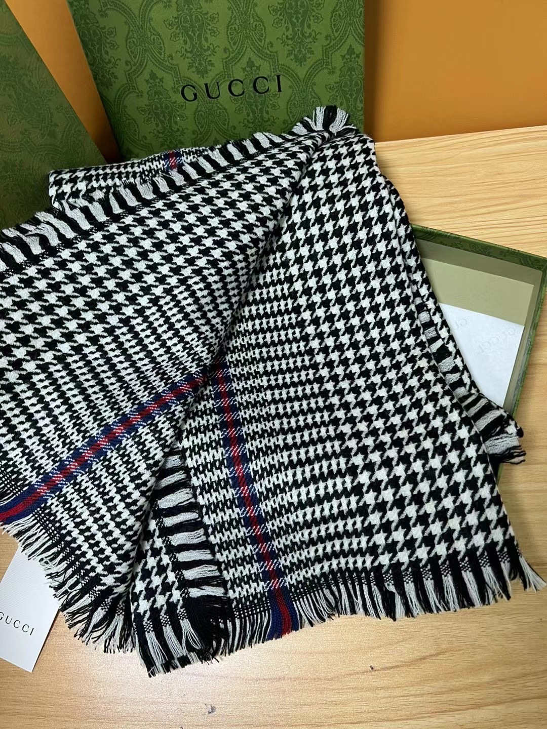 G*u*i scarf-35*240cm