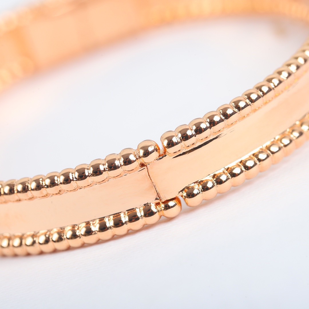 V*n Cl**f &arpels bracelet