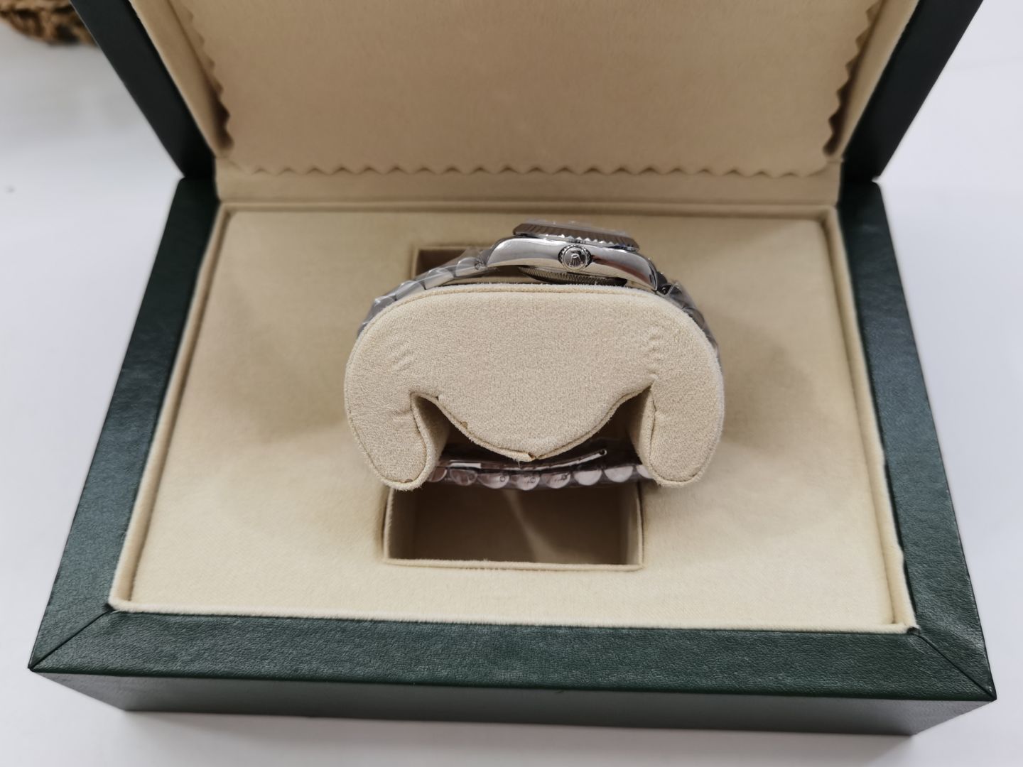 R*l*x lady-date just watch