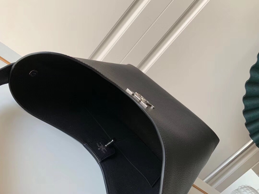 l0*is V*t0n lock me hobo-29.5*34*16cm