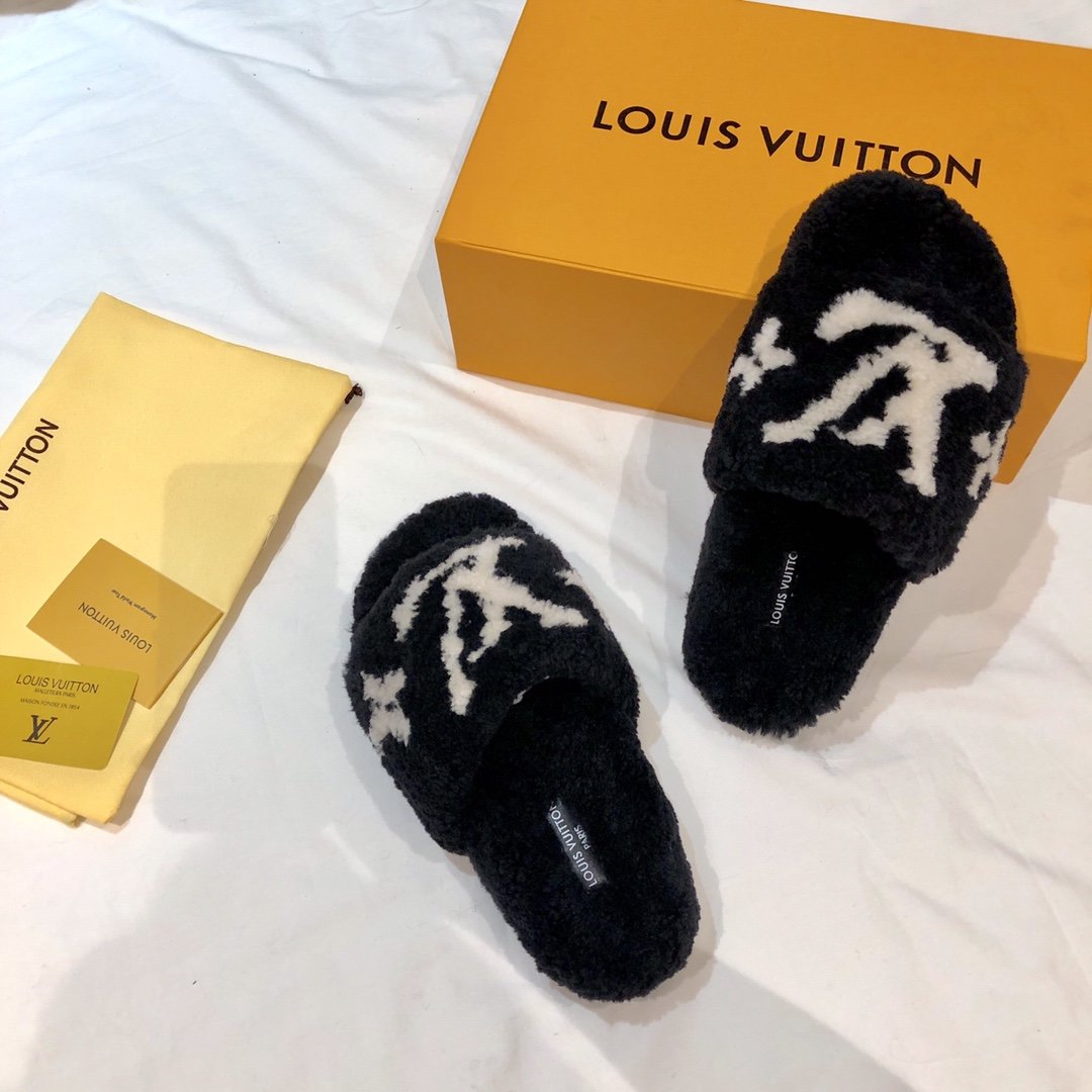 l0*is V*t0n wool slippers