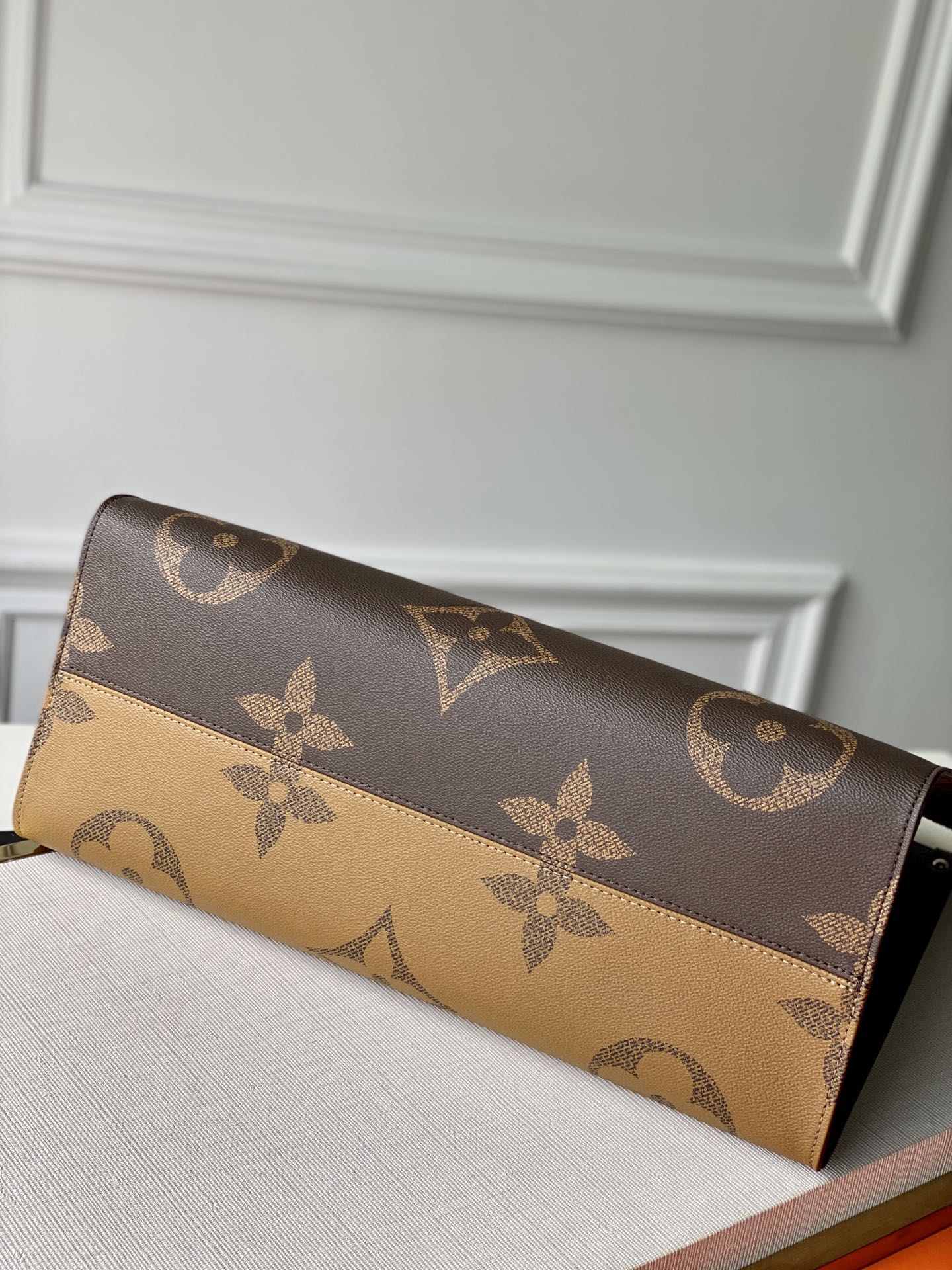 l0*is V*t0n onthego handbag-41*34*19cm(black strap)