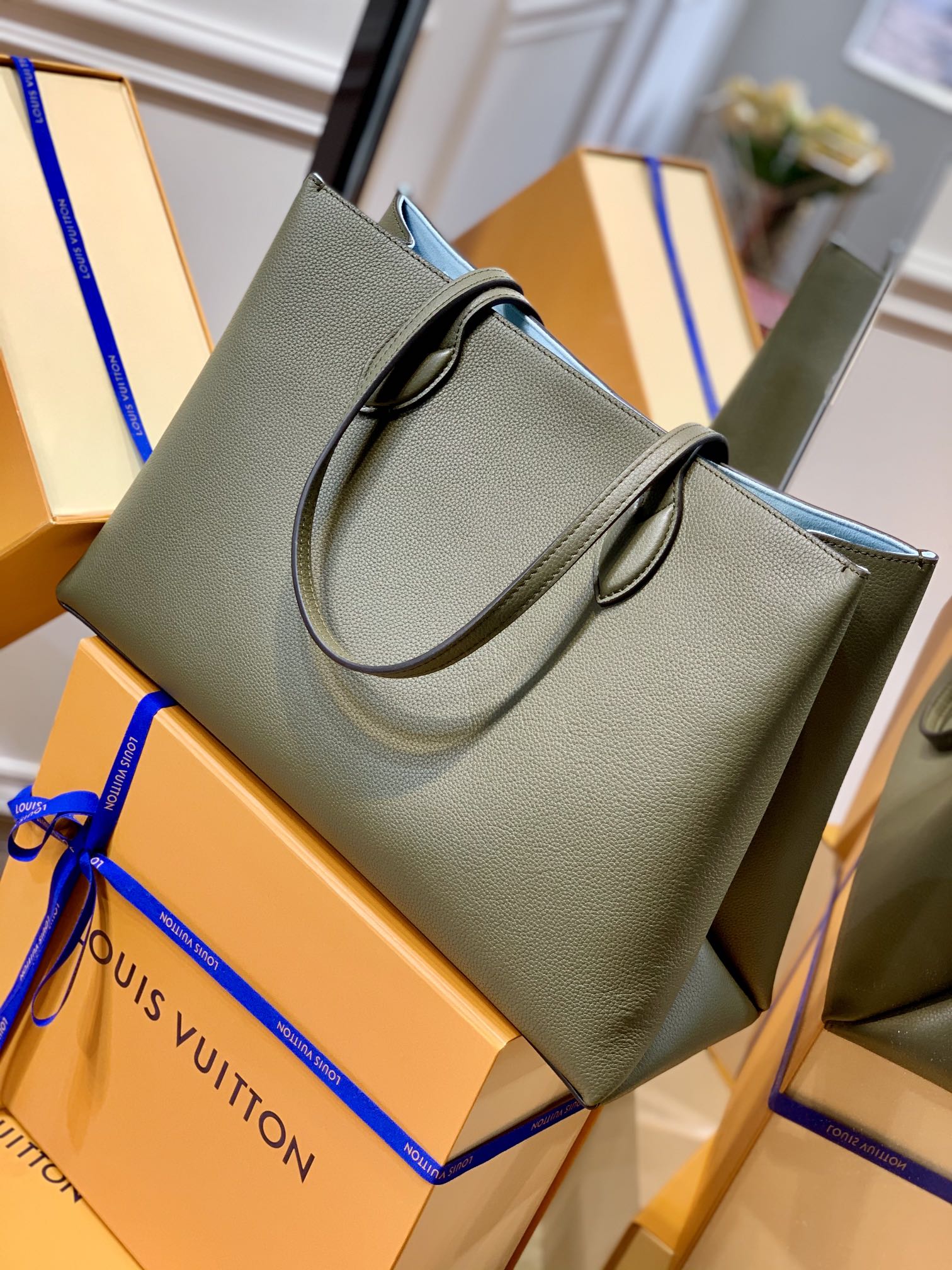 l0*is V*t0n lockme handbags m57345-42*28*15cm