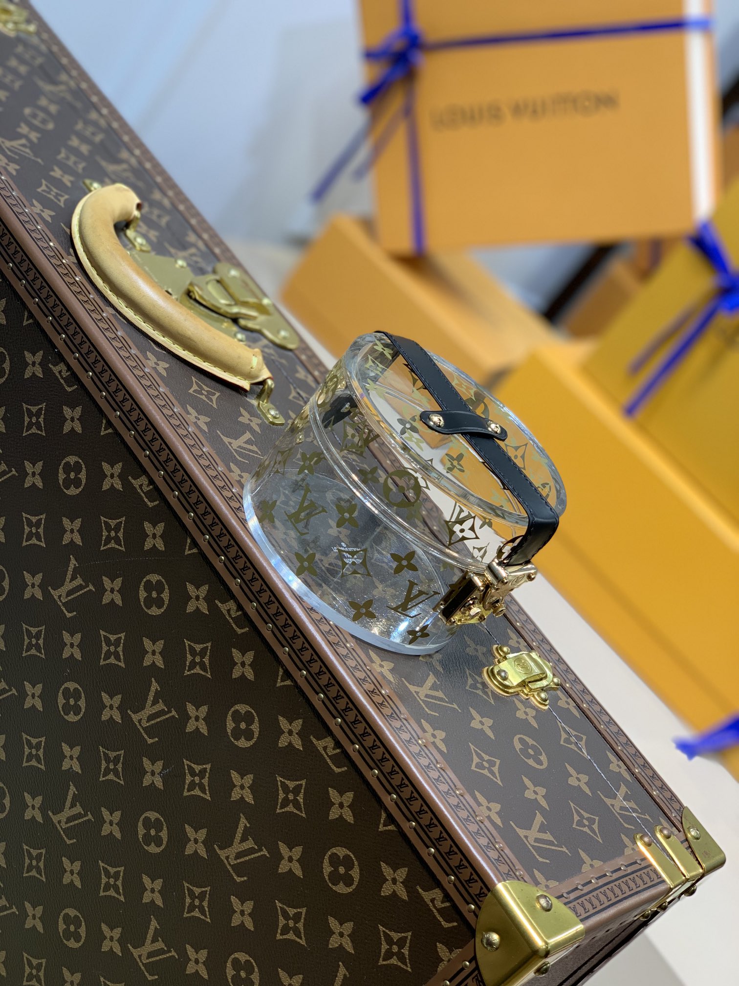 l0*is V*t0n gi0645 scott-12.5x12.5x12.5cm