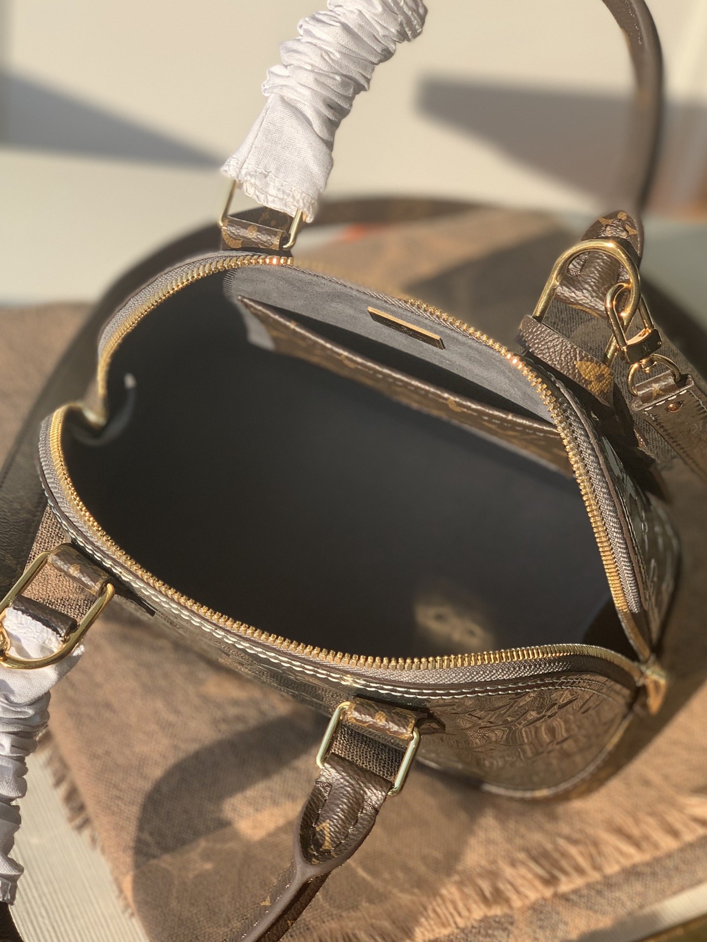 l0*is V*t0n alma bb-25*19*12cm