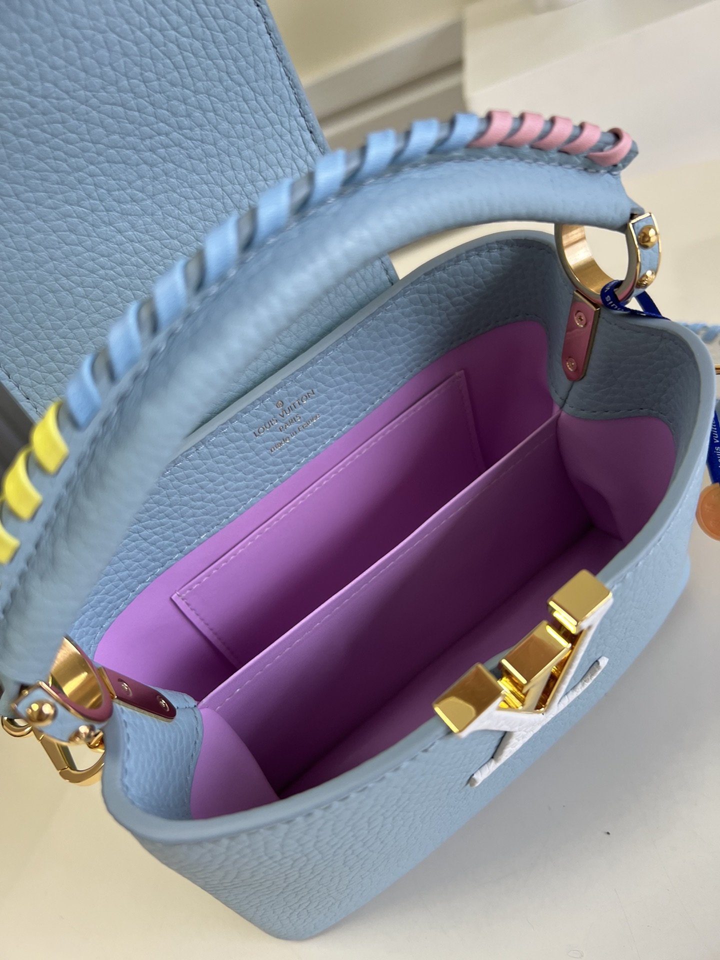 l0*is V*t0n capucines handlebag