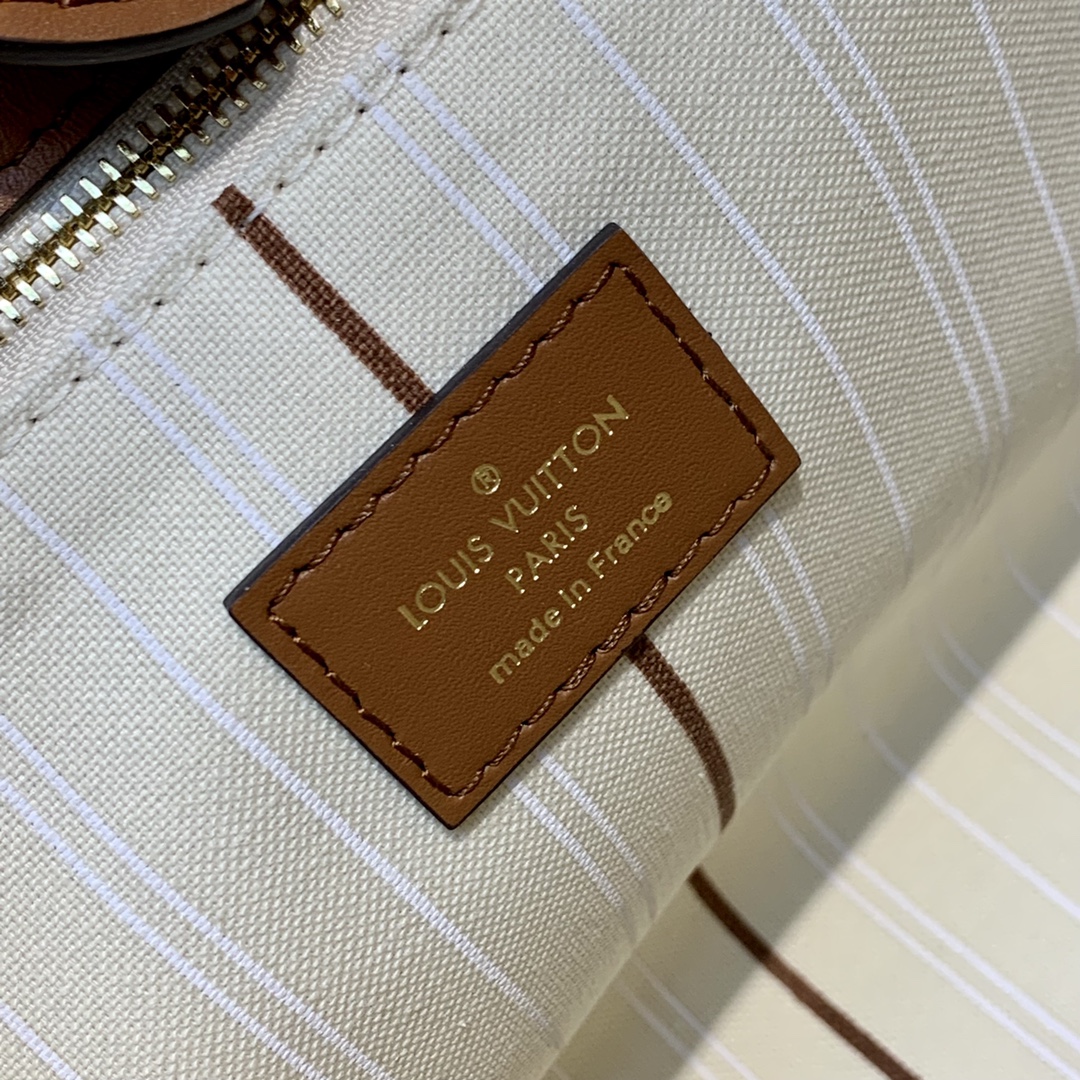 l0*is V*t0n on my side tote bag-25*20*12cm