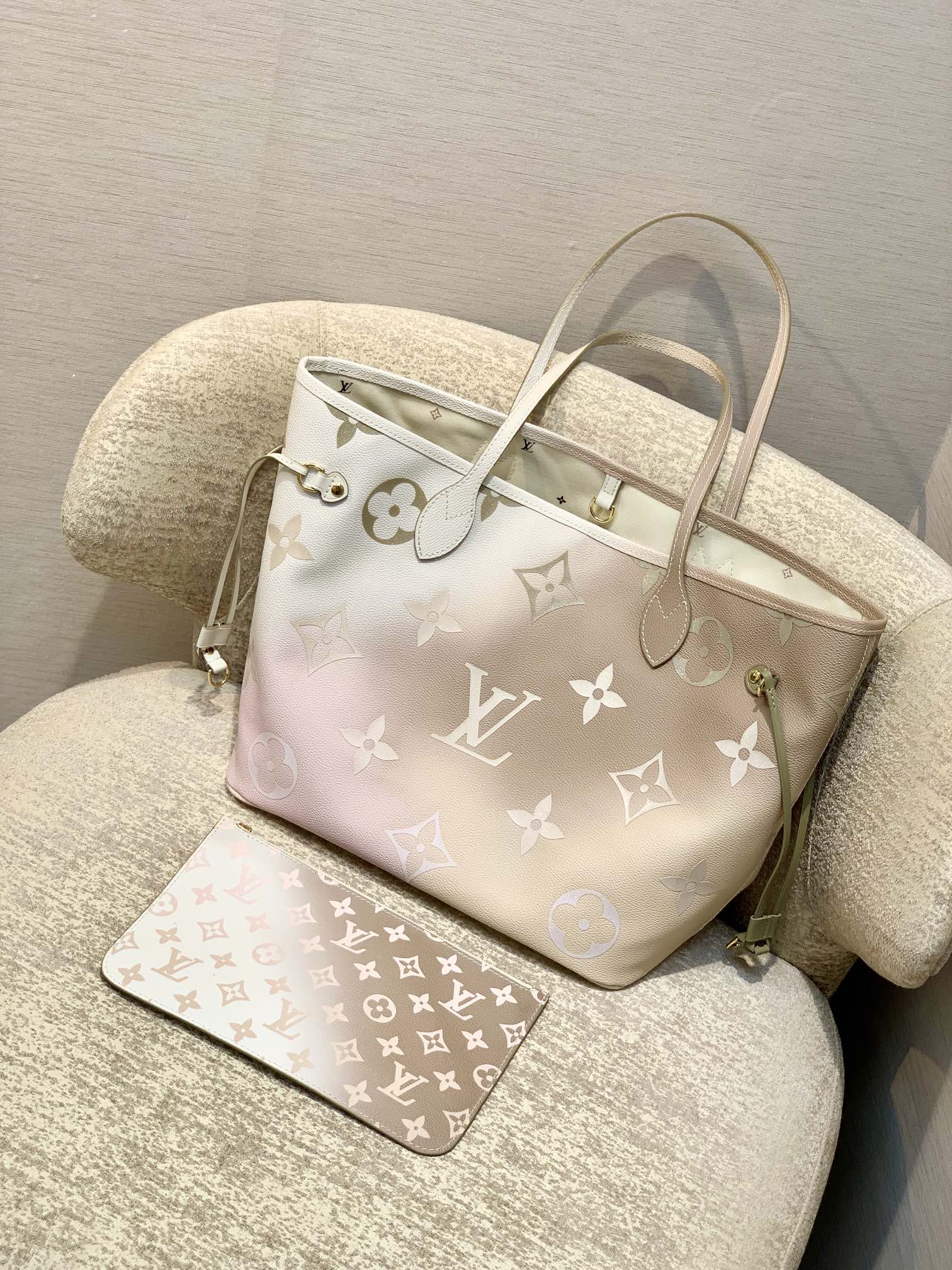 l0*is V*t0n neverfull m46102-32*29*17cm