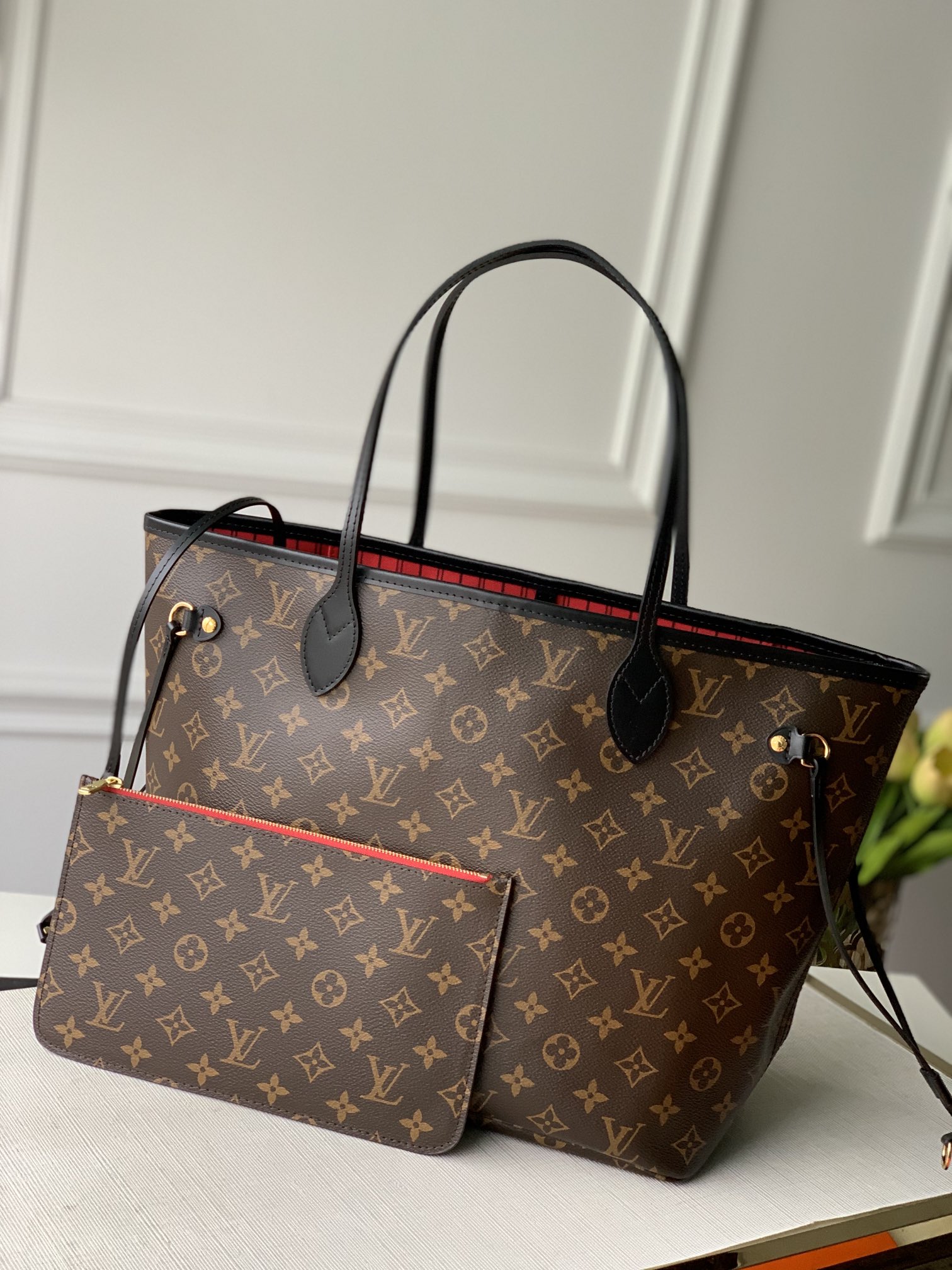 l0*is V*t0n neverfull mm (red inside) -32*29*17cm