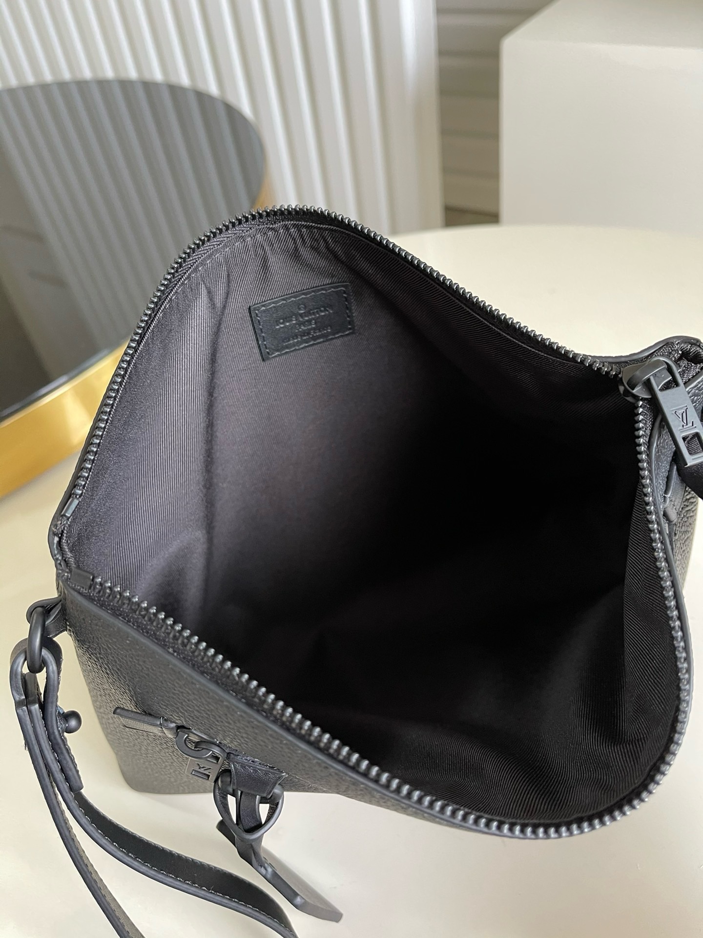 l0vis Vvtt0n takeoff pouch-m11485-30 x 22 x 5cm