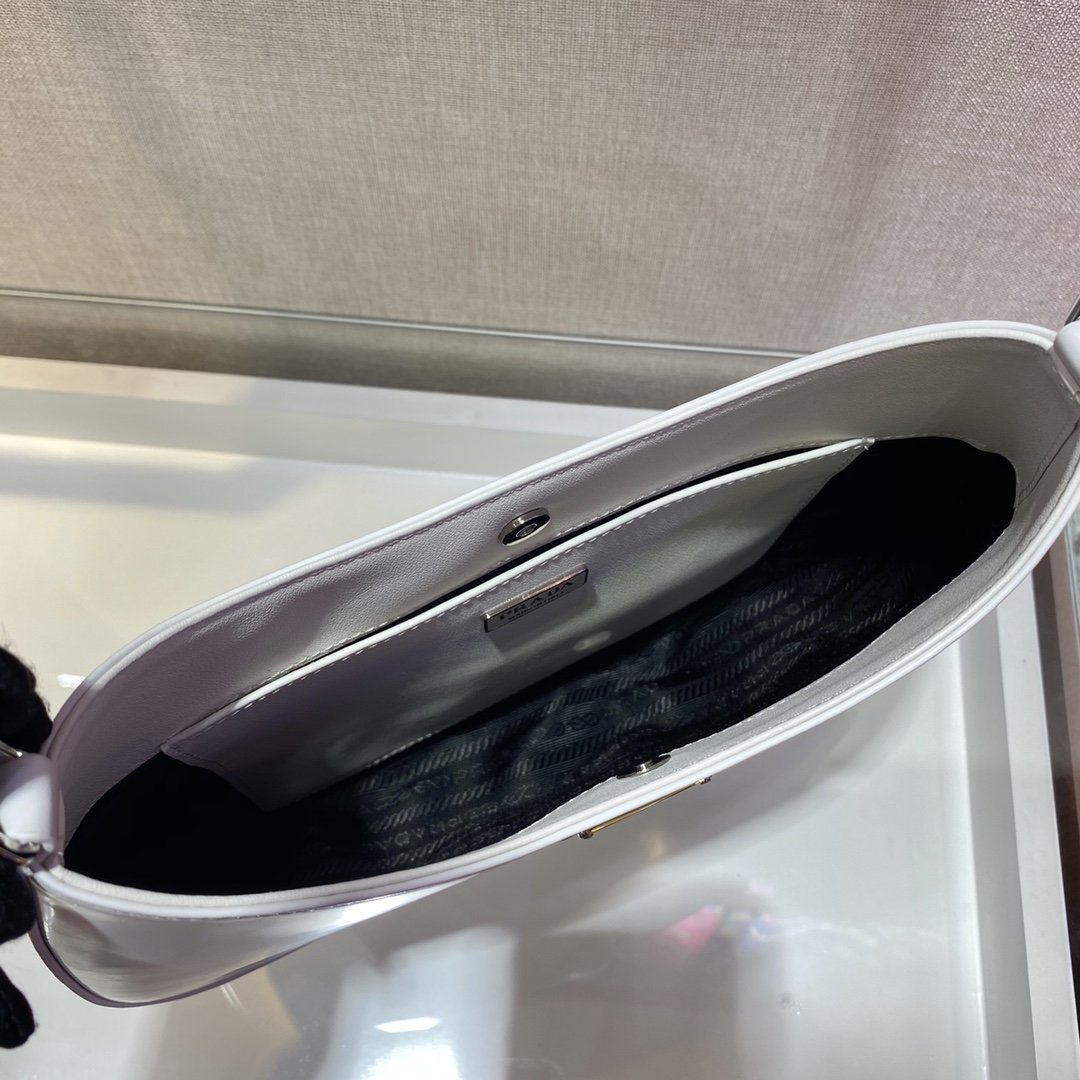 Pra*a vintage handbags1bc148-26*16*4cm