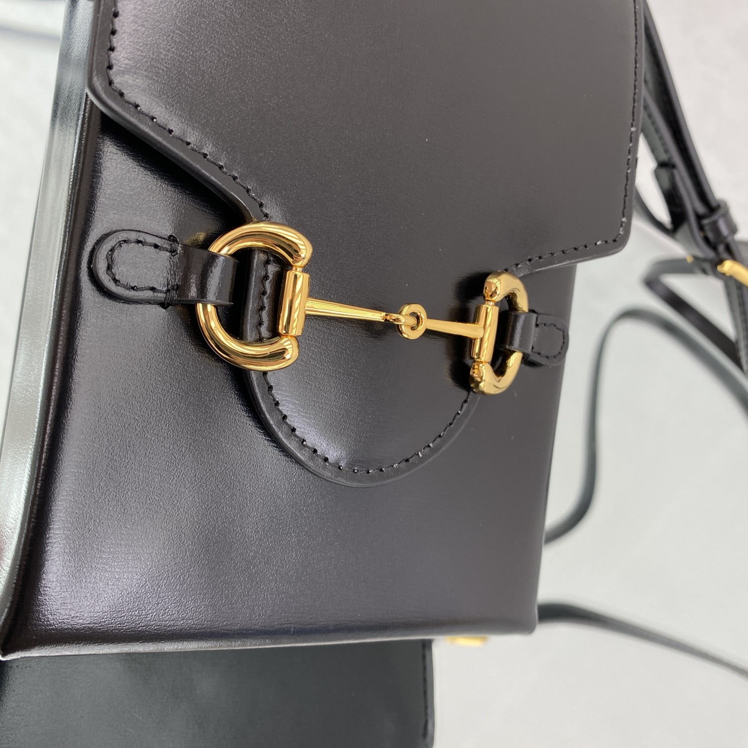 G*u*i liberty 1955 handbag-17x11x4cm