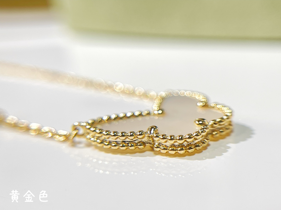 V*N CL*F & arpels necklace